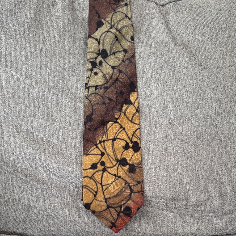 Sophisticated Floral Design Tie in Brown and Gold